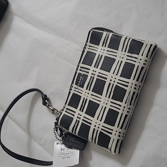 Coach Stripe Wrislet Signature Canvas - Picture 6 of 7